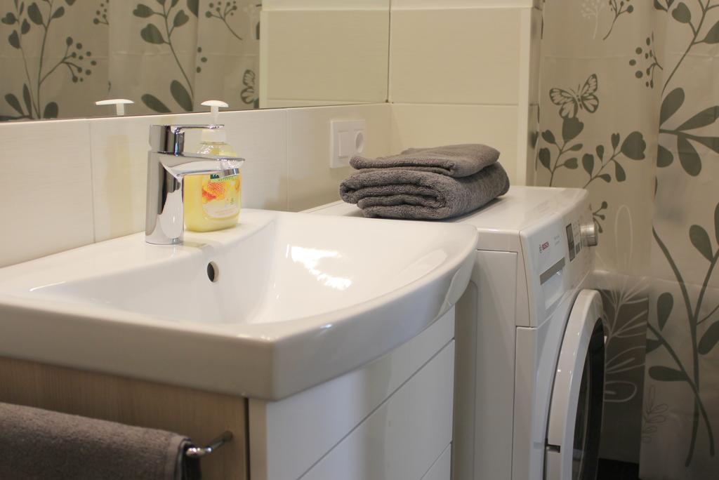 2 Room Apartment In Embasy Area 리가 외부 사진